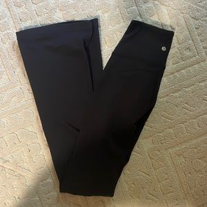 Lululemon Groove Super-High-Rise Flared Pant Nulu
Regular